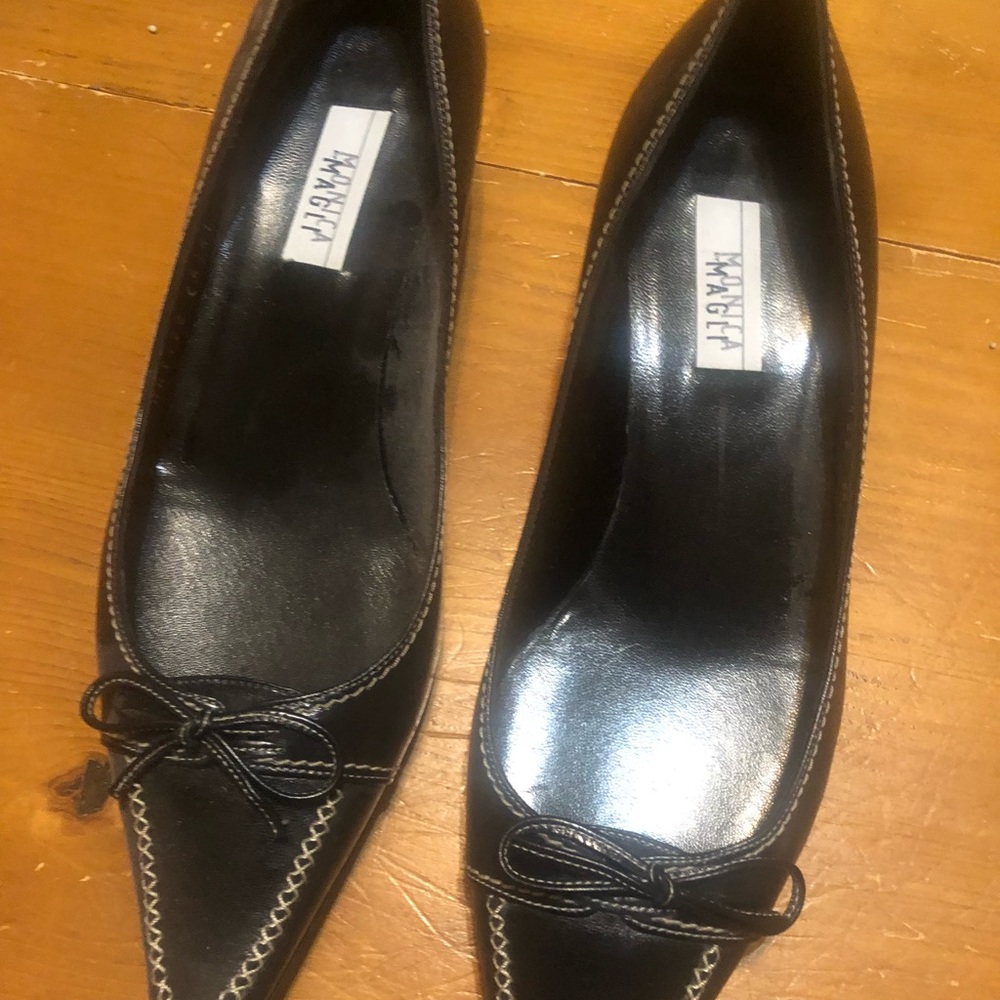 Black Monica Magli kitten heel shoes
